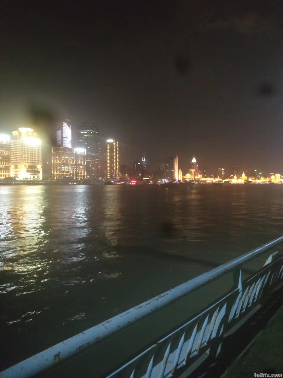 滨江夜跑.jpg