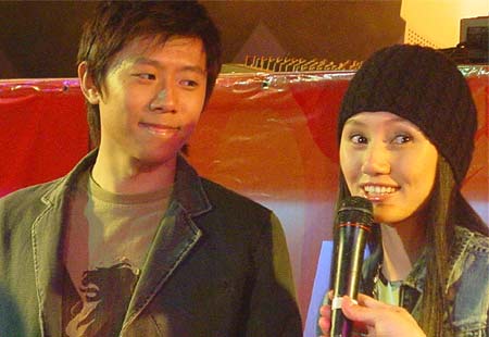他看着她.jpg