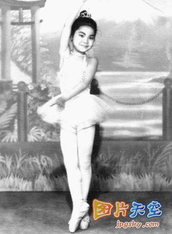 学芭蕾的她(小时候).jpg